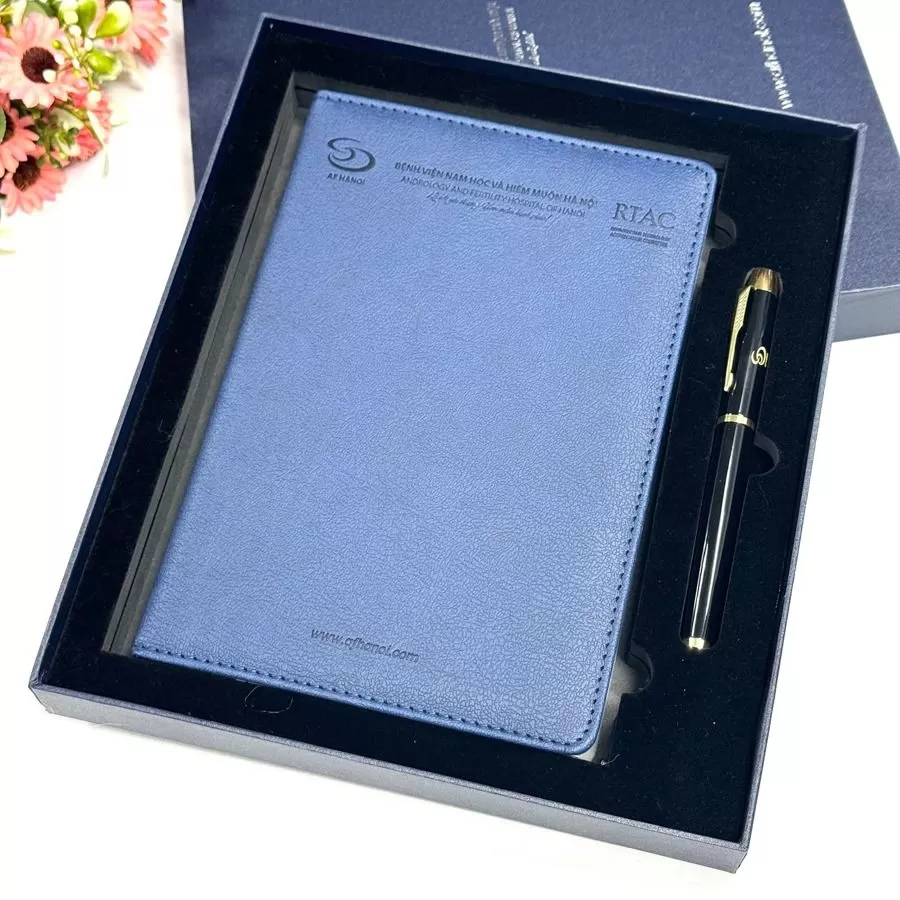 Set quà tặng sổ da và bút ký kim loại in logo tặng khách hàng, hội nghị